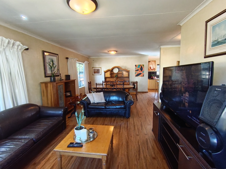 3 Bedroom Property for Sale in Wavecrest Eastern Cape